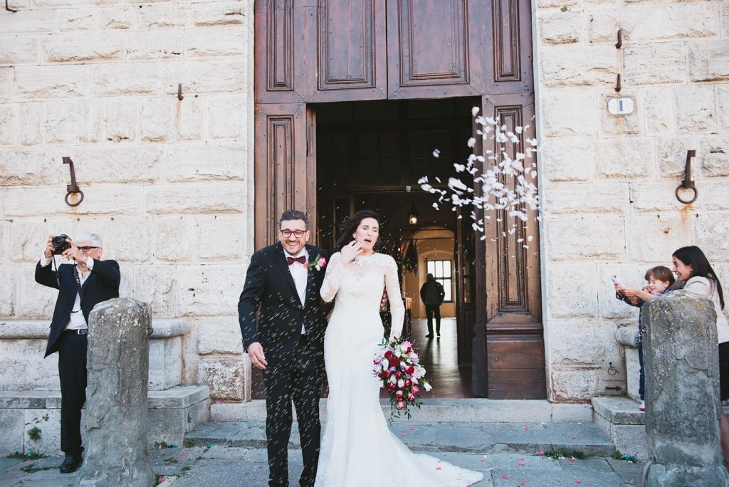 uscita degli sposi, fotografo matrimonio toscana