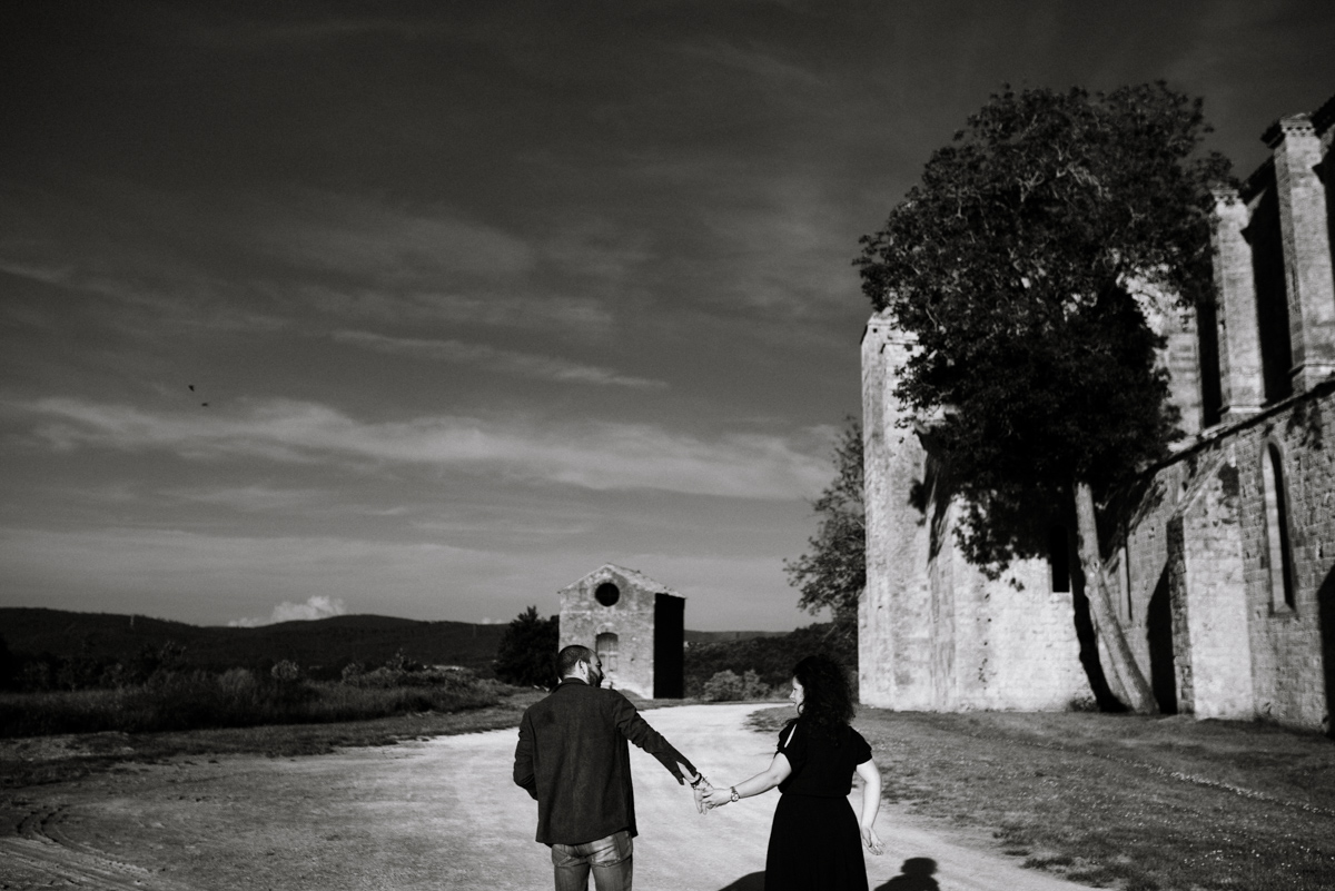 wedding photography tuscany arezzo san galgano