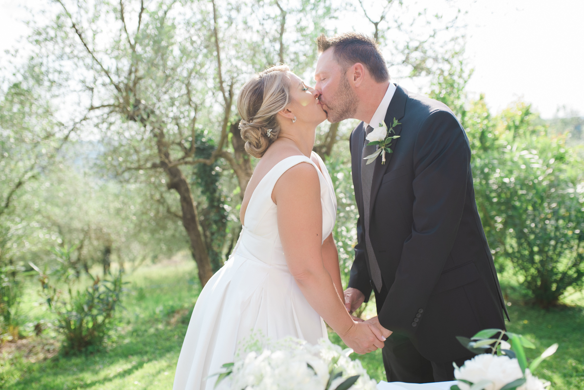 intimate elopement wedding tuscany san casciano
