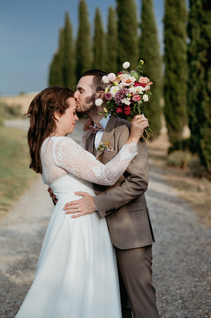 wedding and elopement photographer in tuscany
